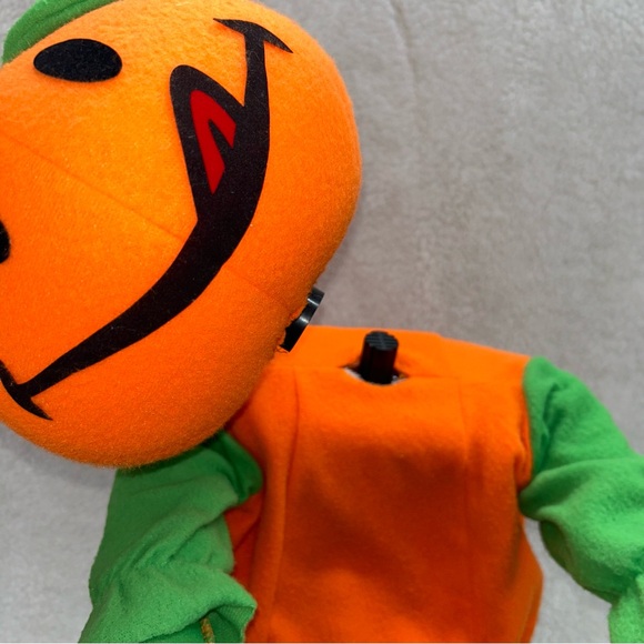 Handerson Handicraft 27" standing halloween Greet & Treat Friends tongue out - Picture 8 of 14